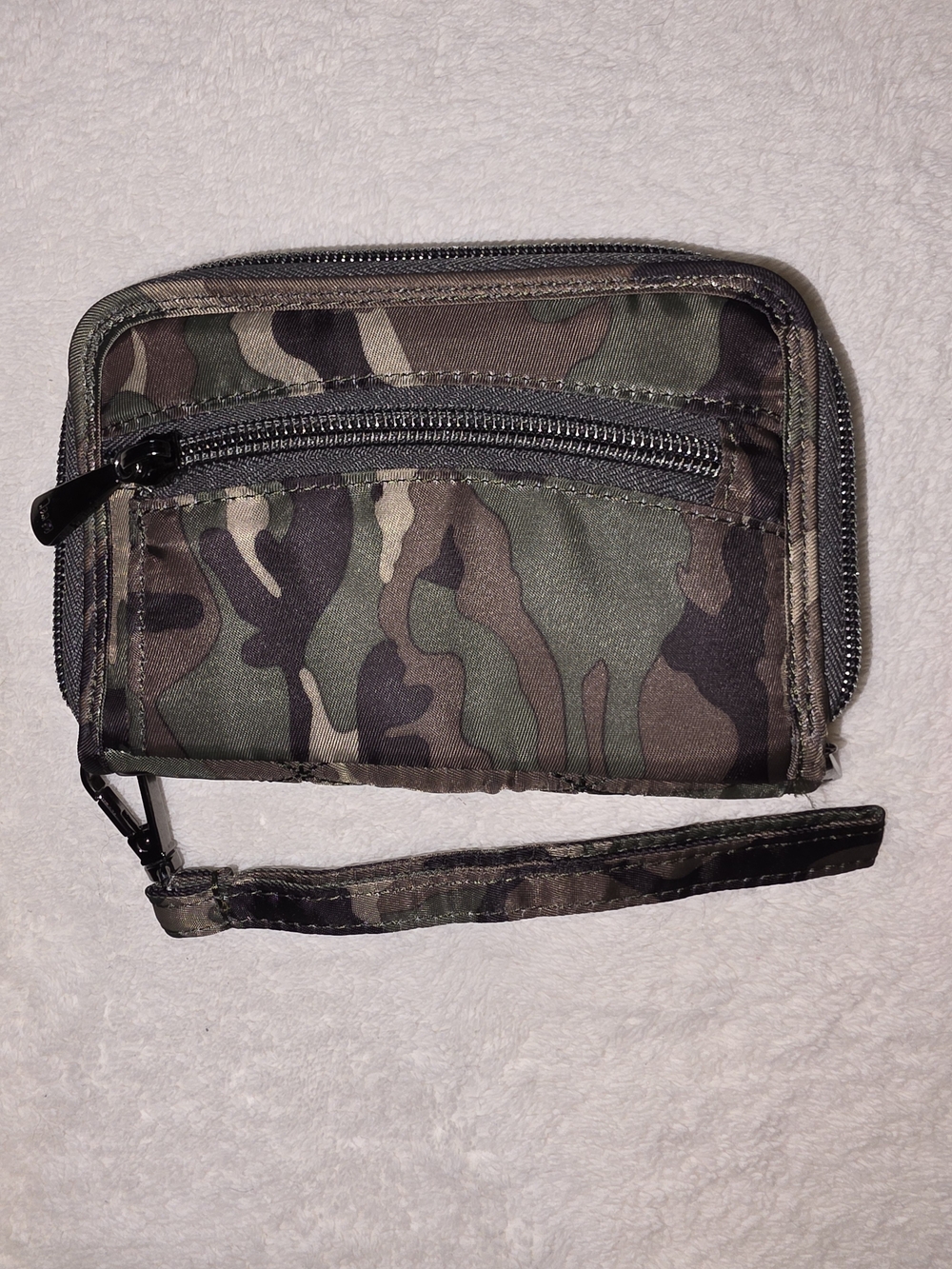 Lug Camouflage Quilted Wristlet Wallet - Green Camo - Picture 2 of 3